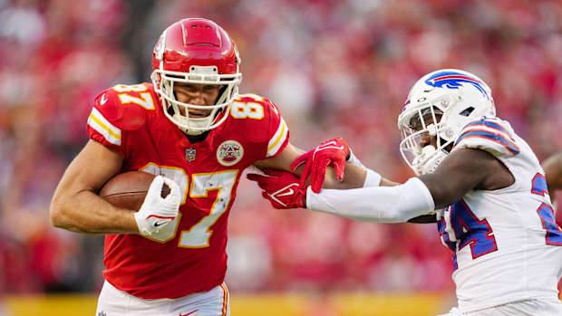 Travis Kelce stiff-arms a Bills defender.